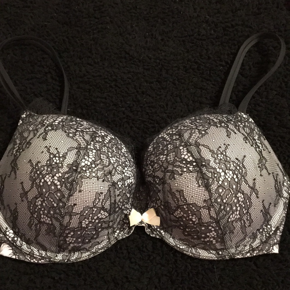 Lacy Victoria Secret Very Sexy Push-Up Bra 32DD